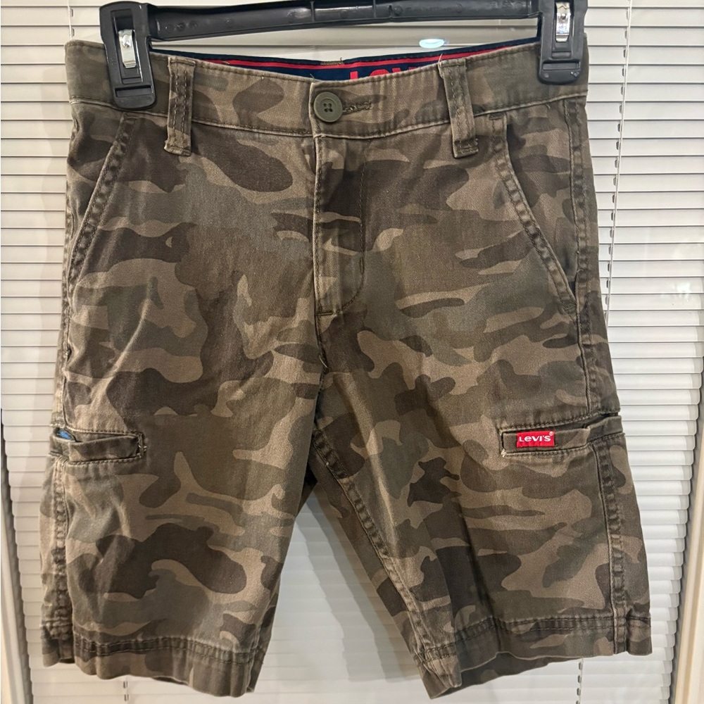 Levi's Kids Green Camo Cargo Shorts, size 10. Waist 25